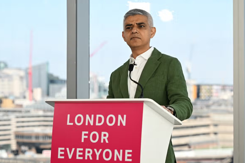 حقوق صادق خان از نخست‌وزیر بیشتر می‌شود: افزایش حقوق او به 160,000 پوند