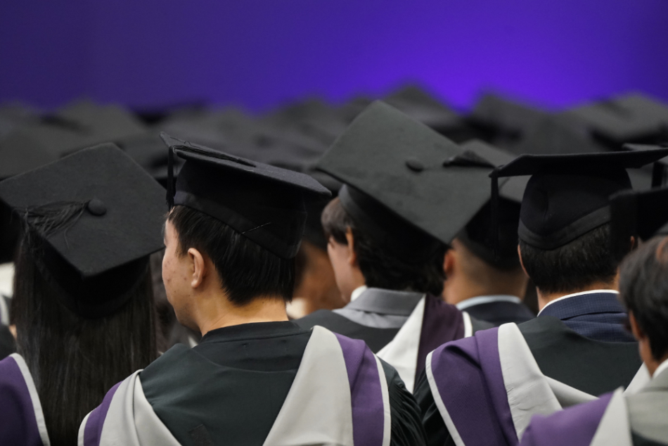 وام دانشجویی: تقریبا 1.8 میلیون نفر بدهکار بیش از 50,000 پوند هستند